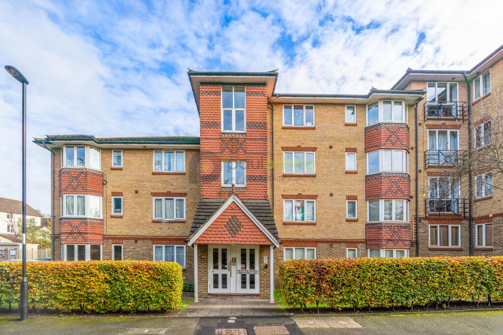 01 For Sale  1 Bedroom Flat Muggeridge Close Croyd