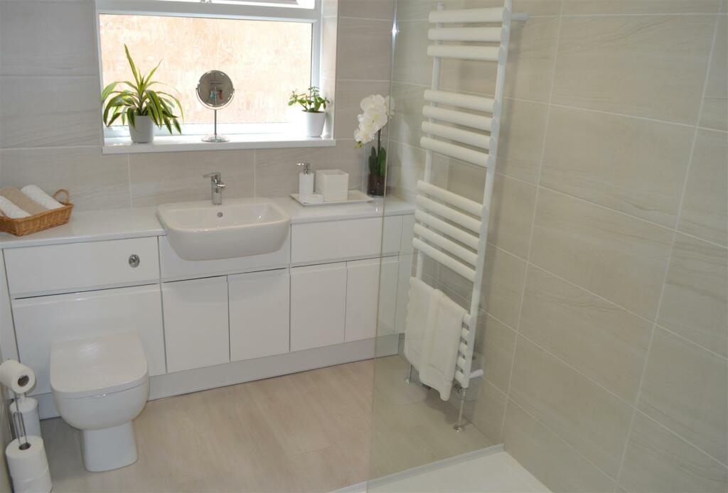 Bathroom.JPG