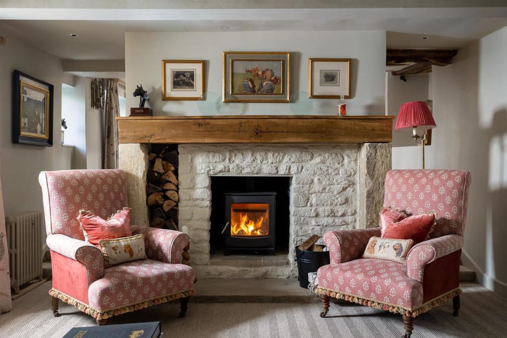 3 - Ditch Lane Cottage - GL7 5ER - Web.jpg