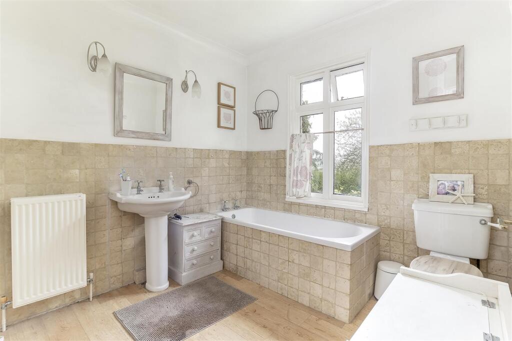 Bathroom.jpg