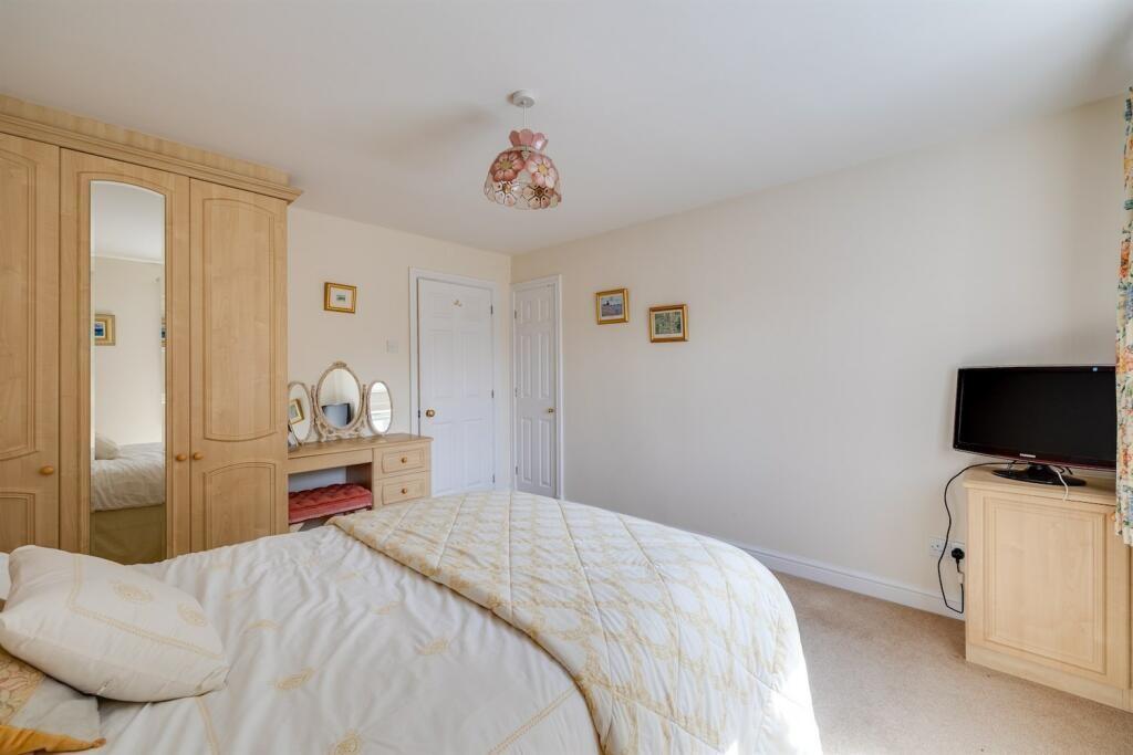 219374_967273_IMG...