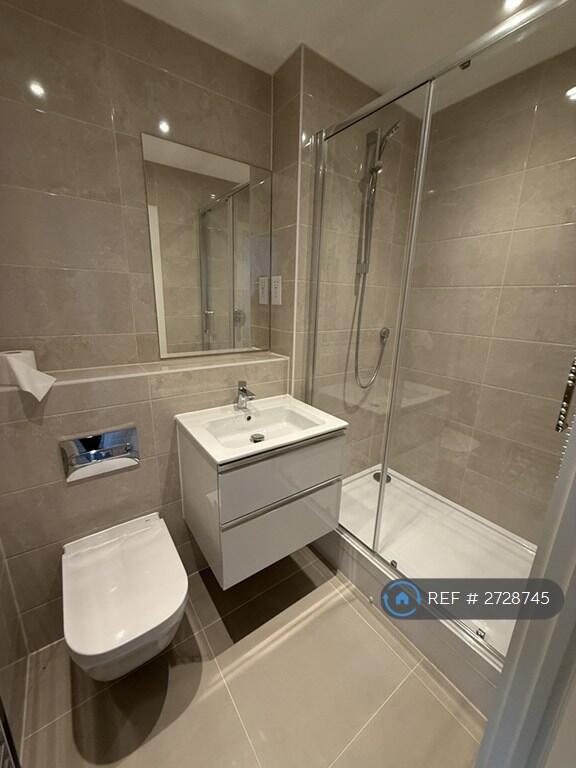 Full Shower Ensuite Bathroom