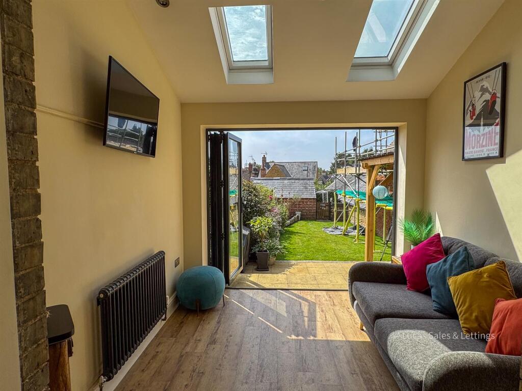 25 Queen Eleanor Rd Geddington-05.jpg