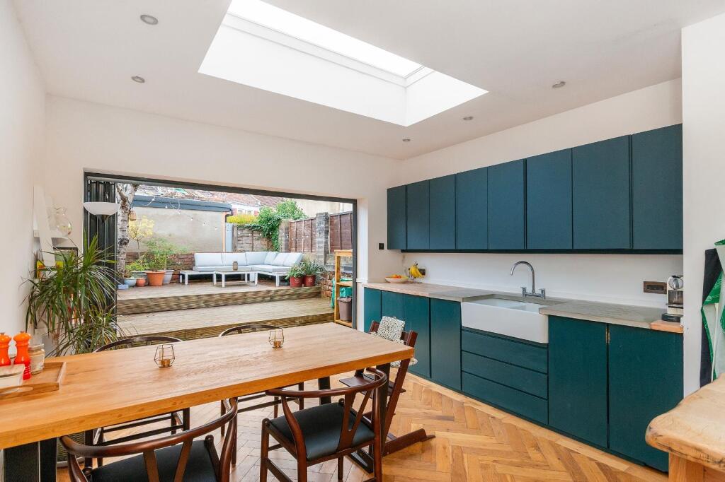 1U1SRBN - Kitchen Diner E.jpg