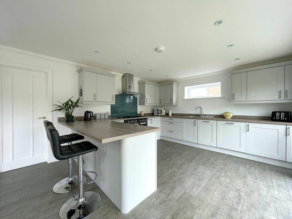 Kitchen/Dining Room (5)