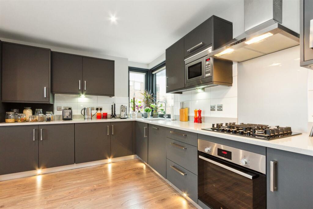 9 Vulcan House kitchen 1b.jpg