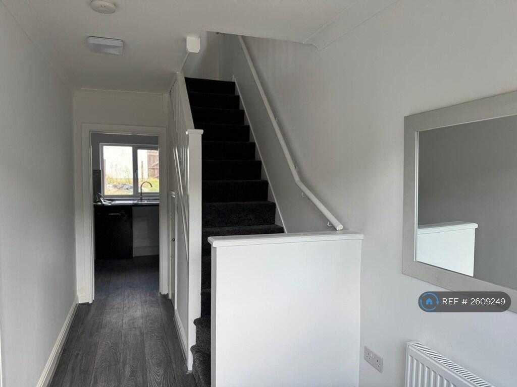 Entrance View/ Hallway