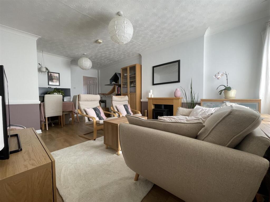 Lounge / Dining Room