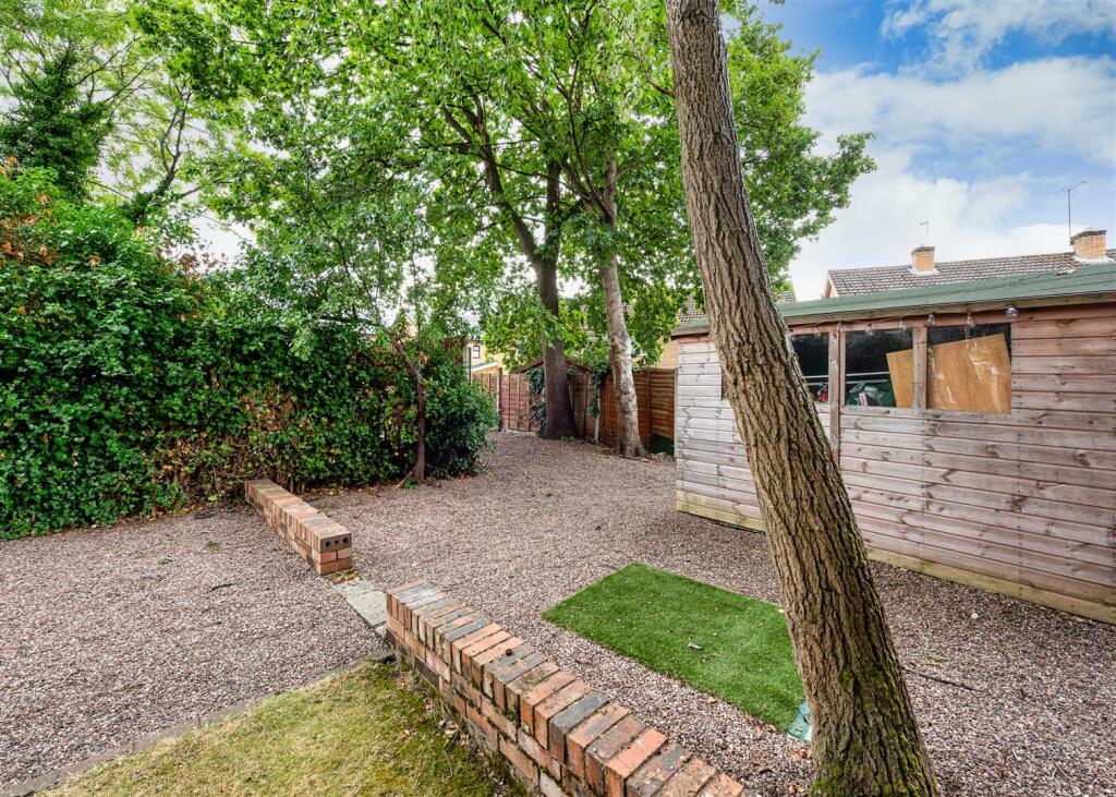 15 Paget Road-garden3.jpg
