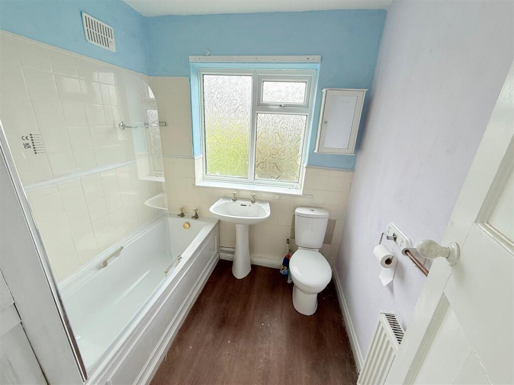 HOUSE BATHROOM