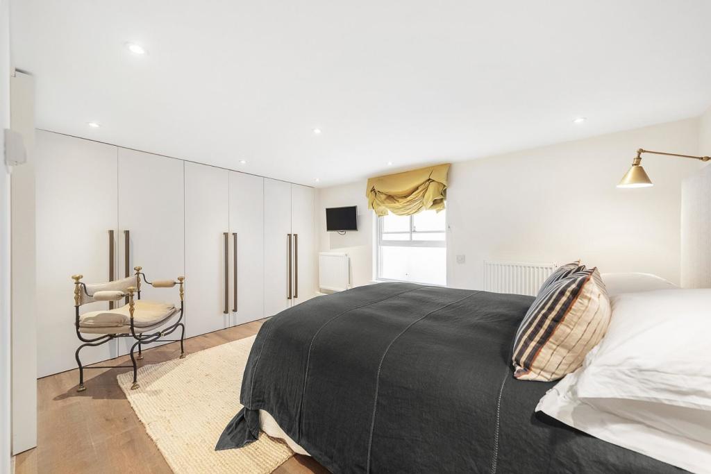 Principal Bedroom (2).jpg
