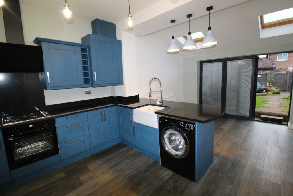 71 Longsight Rd