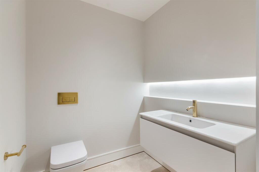 F1 397 Cockfosters Road Ph4.jpg