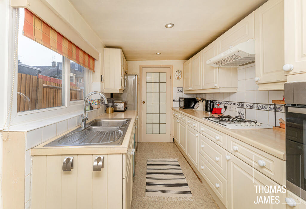 Morley Avenue, fitted kitchen