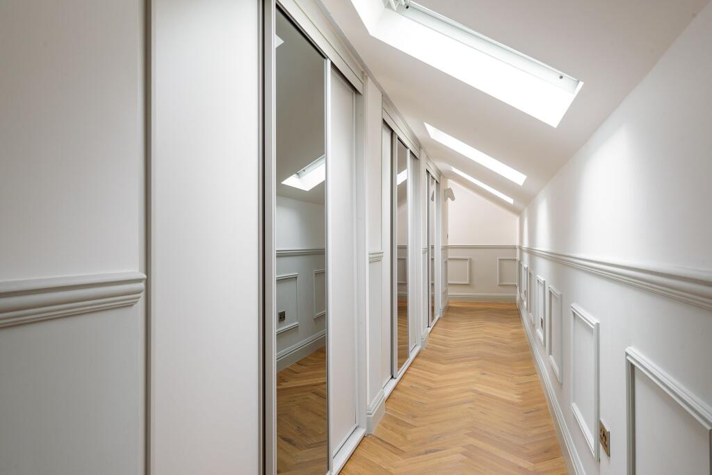 FABULOUS FEATURE STORE WALL