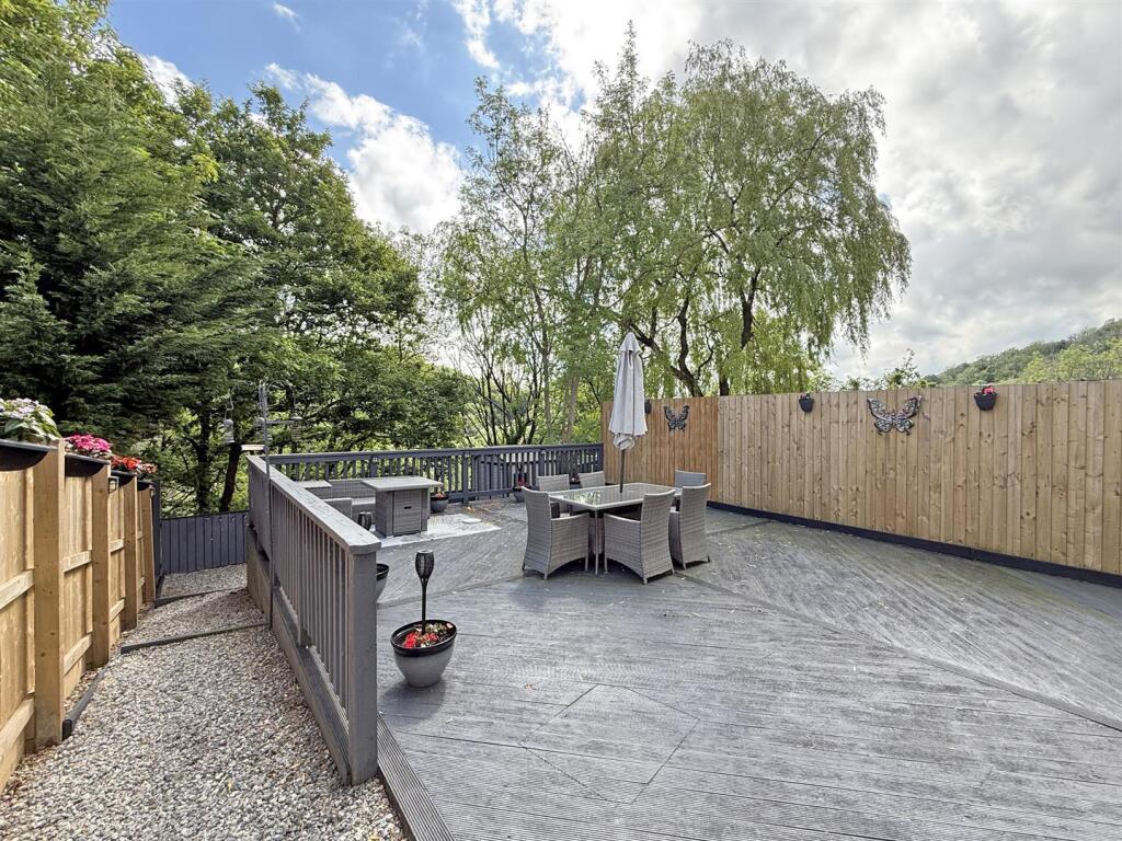 Erlstoke Close 81 - Garden 2.jpg