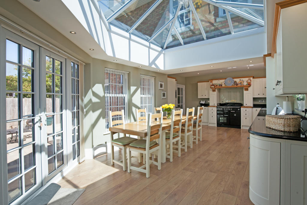 KITCHEN/BREAKFAST