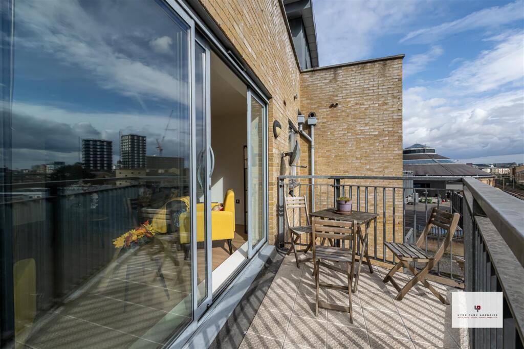Regents Park Road 10@208-027 HR - HPA.jpg