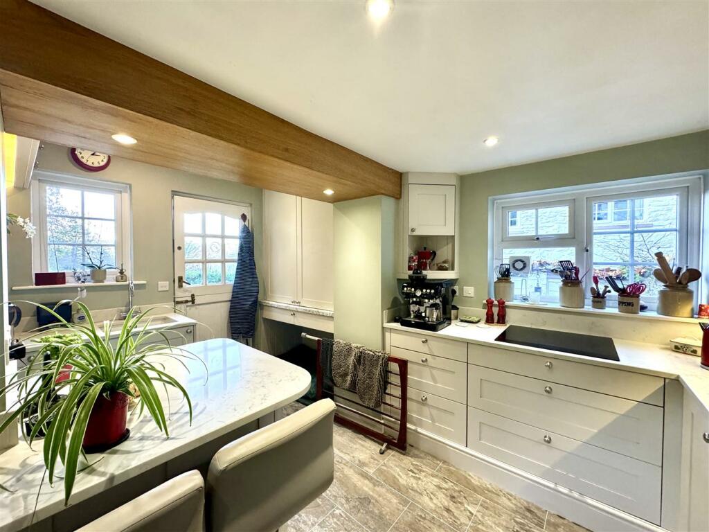 KITCHEN/BREAKFAST ROOM