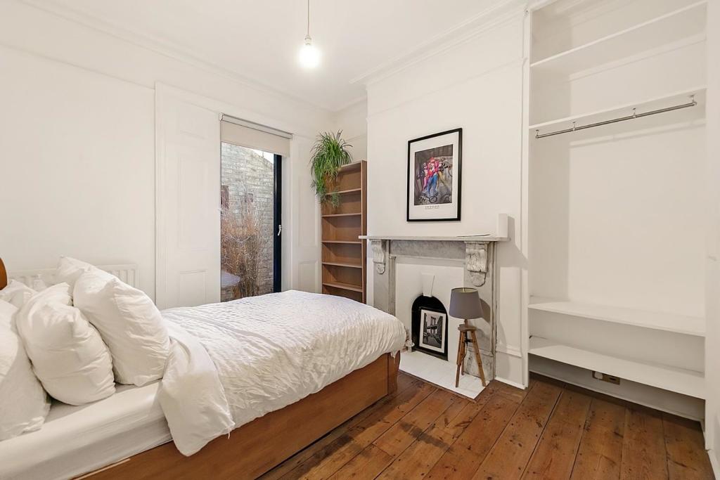Bedroom (1).jpg