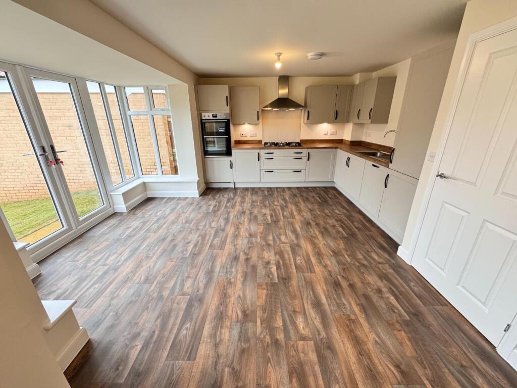 OPEN PLAN KITCHEN/DINER/FAMILY ROOM