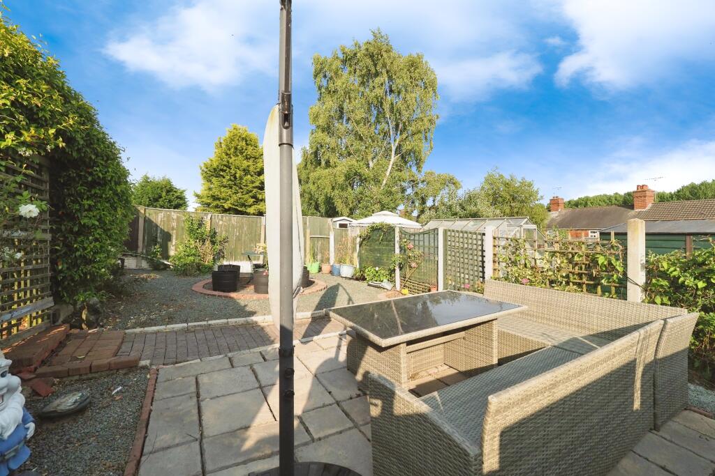 Large Low Maintenance Garden