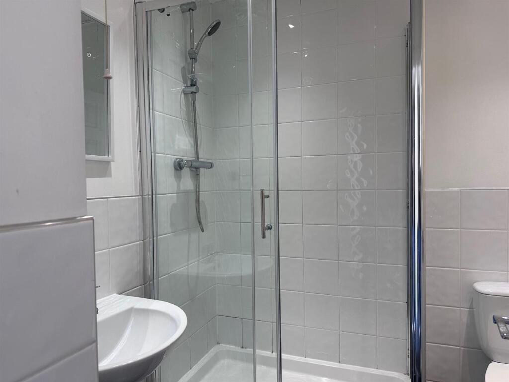 Shower Room.jpg