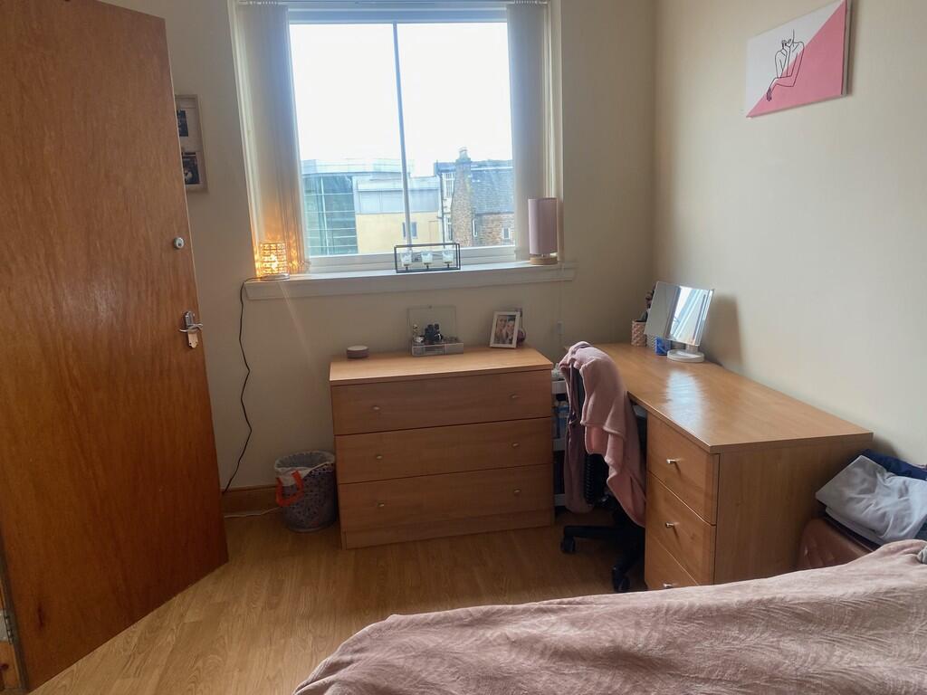Bedroom 1 (2)