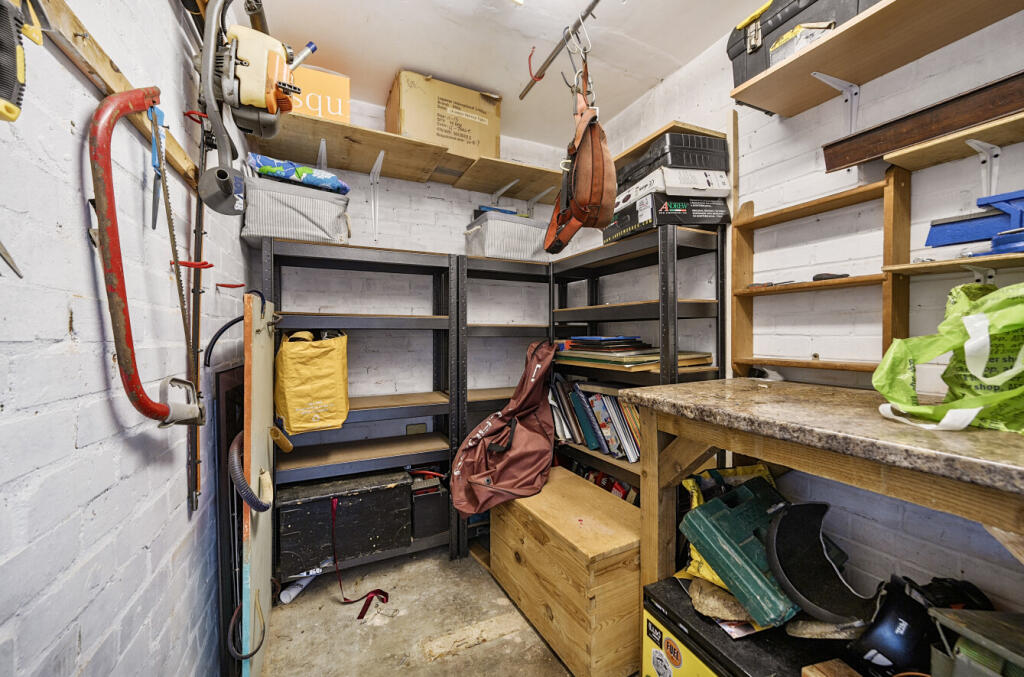 1304183-15-683ee0...