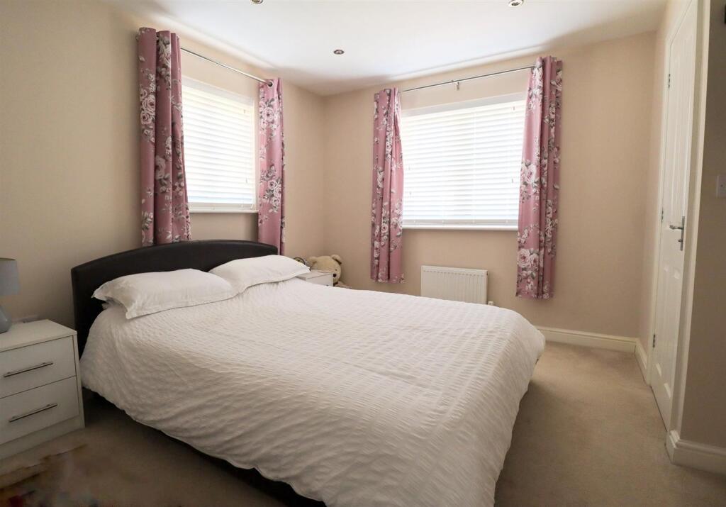 Bedroom 1.jpg