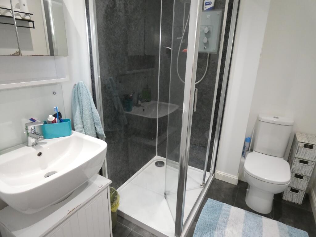 EN SUITE