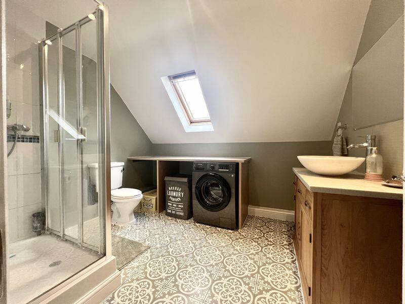En-Suite &amp; Utility Room