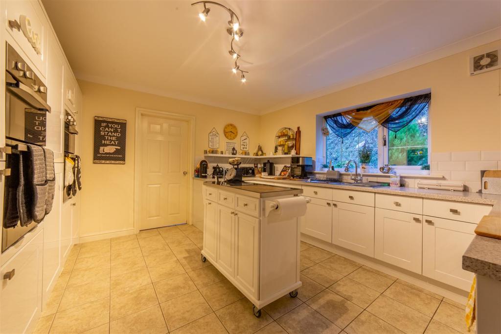 5 Snatchwood Court-23.jpg