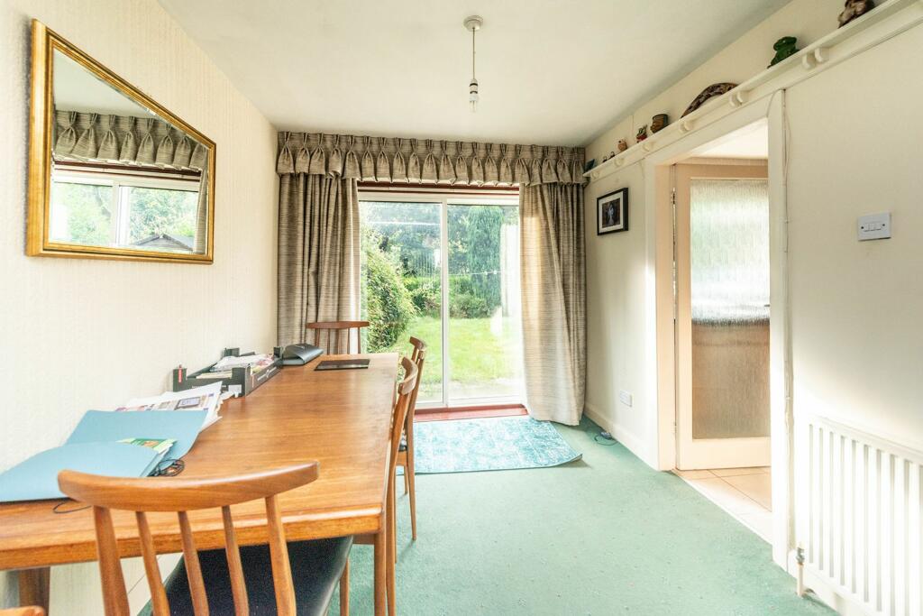 KITCHEN DINNER AND LOUNGE