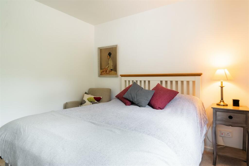 Bedroom 1-2.jpg