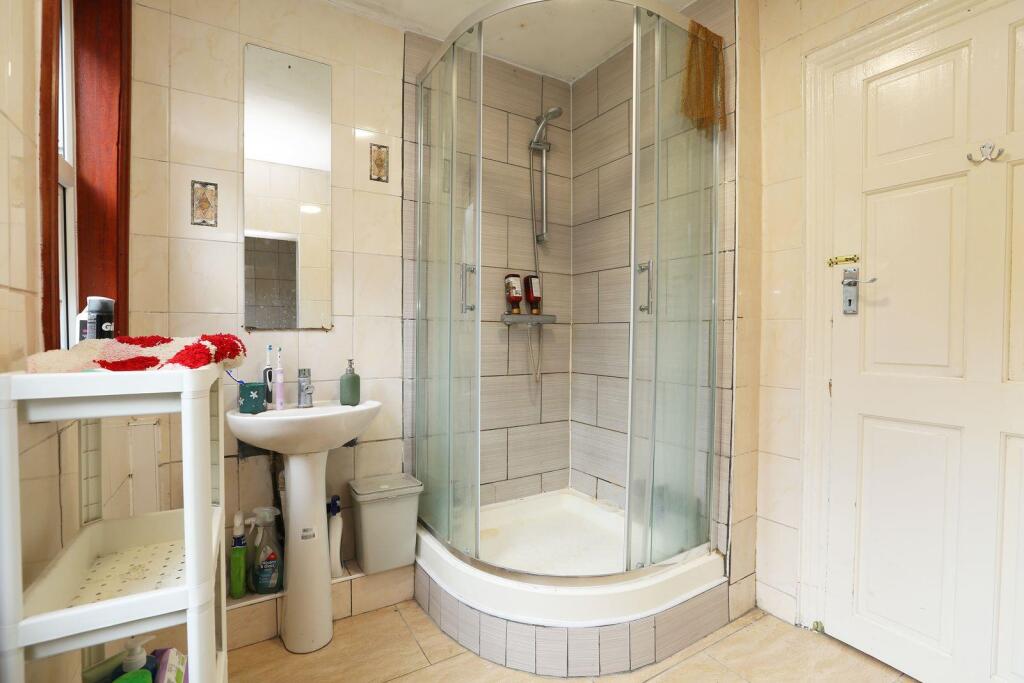 Bathroom 2.jpeg
