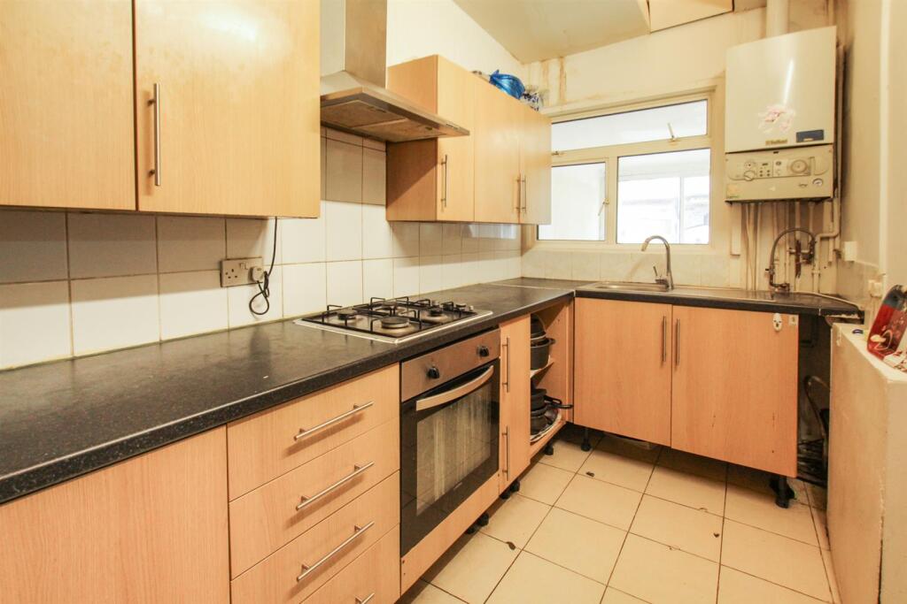 Kitchen 1.jpg