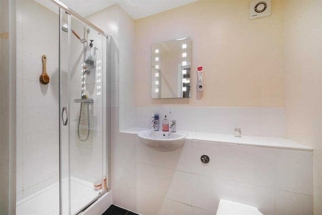 Flat 14, Montague Fell - s54UcGRYTtVhPaW2YBdG.jpg