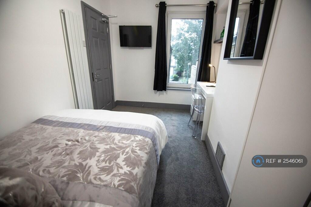 Middle Bed