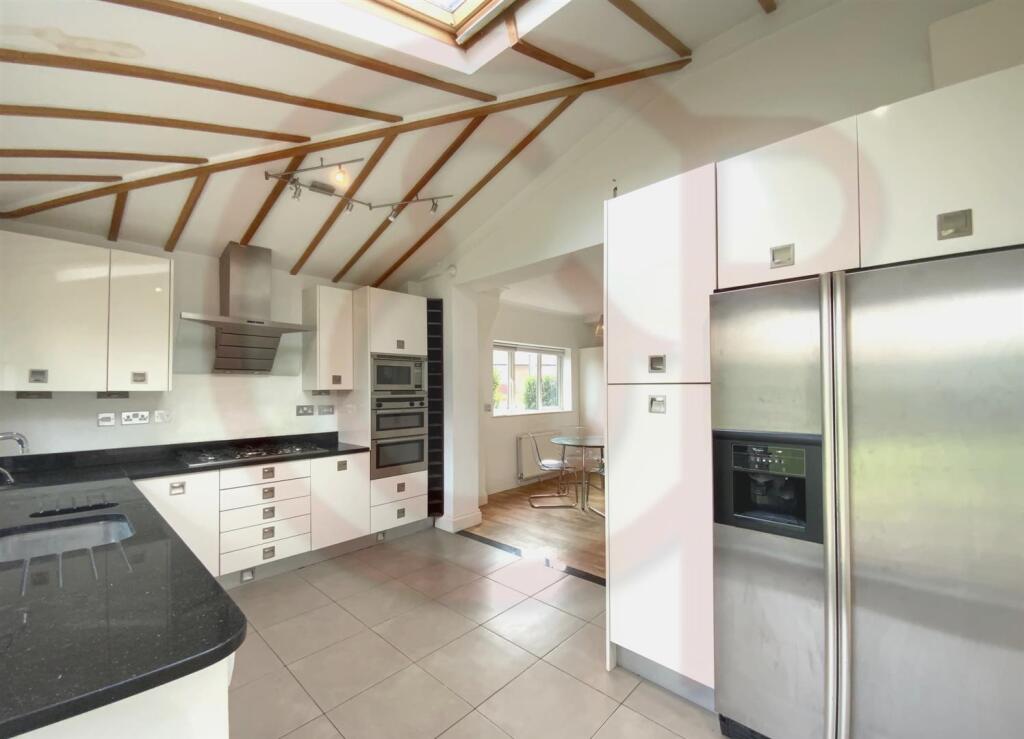Kitchen 1.jpg