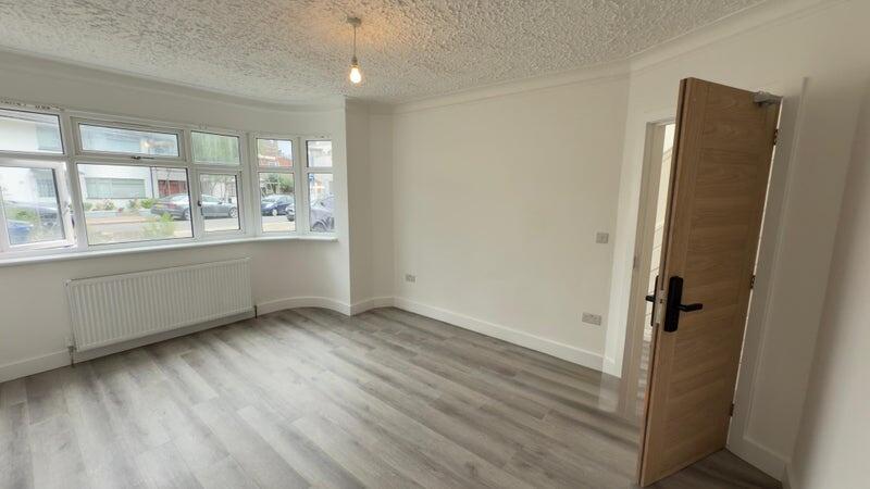 Bright and freshly renovated double bedroom fea...