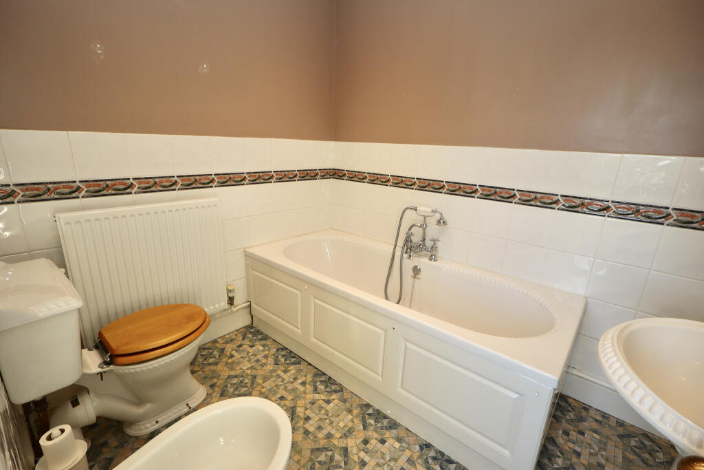 En suite to bedroom 1