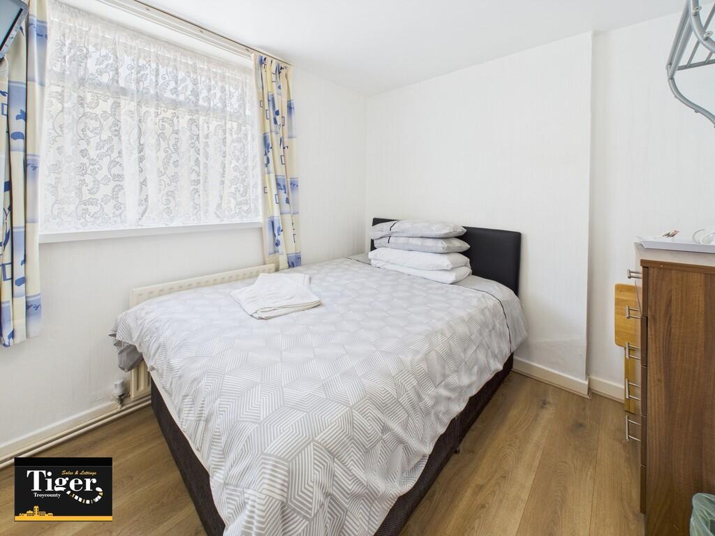 CAM02176G0-PR0547...