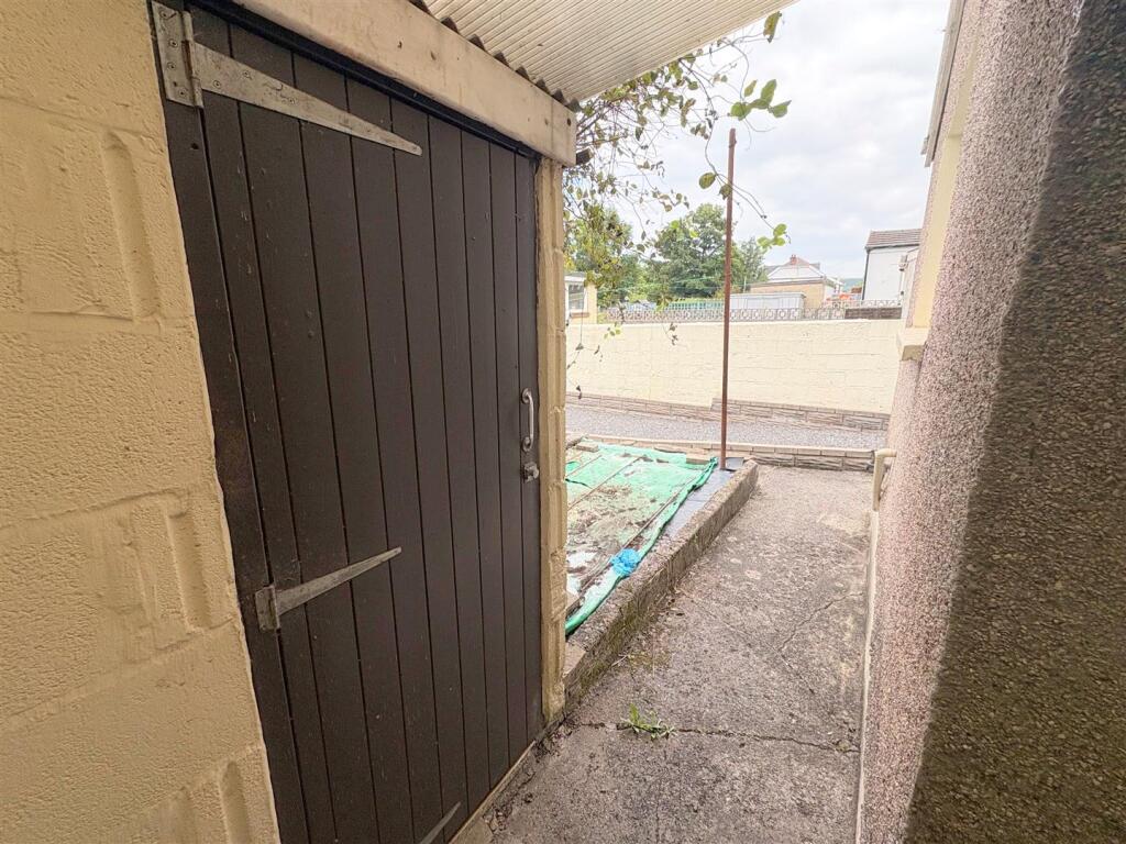 Shed.jpg