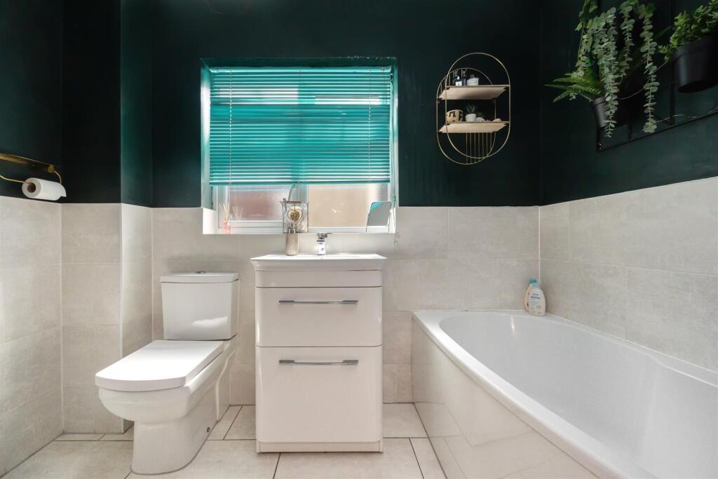 Hangleton Valley Drive 155 bathroom2.jpeg