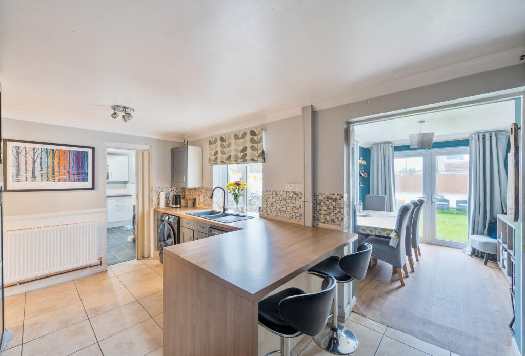 1370360-8-68f6066...