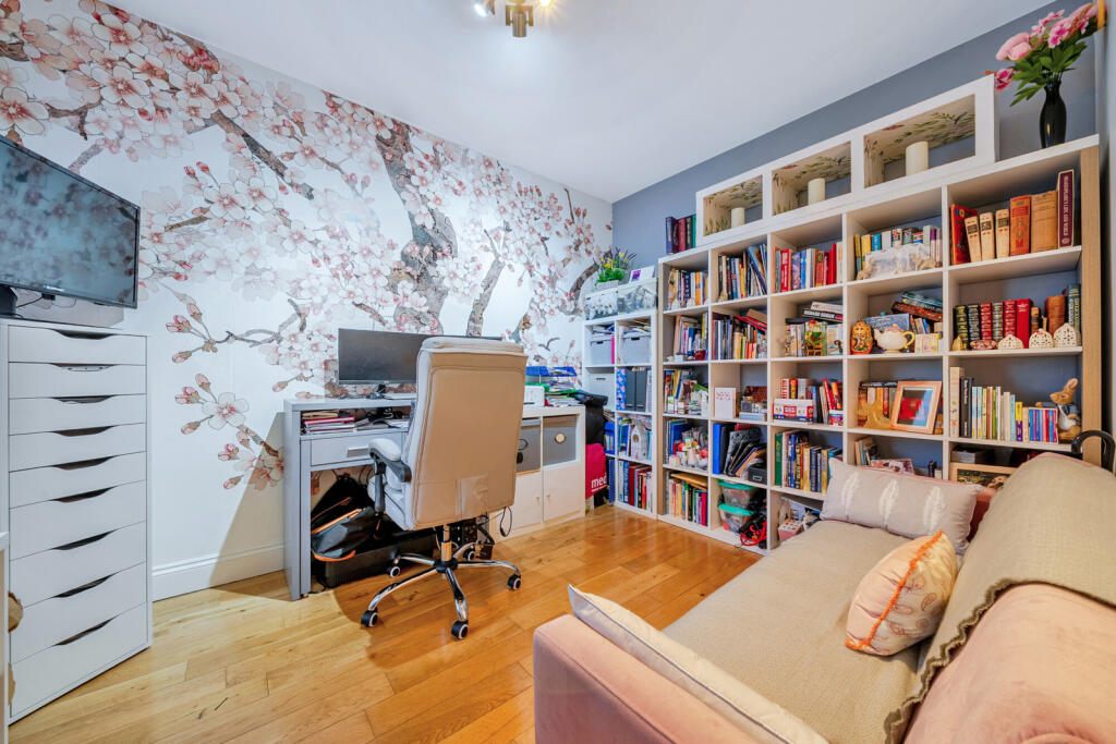 Bedroom/Office