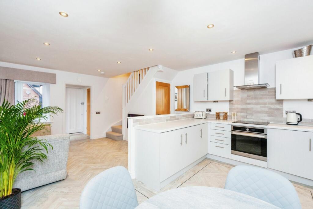 Lounge / Kitchen
