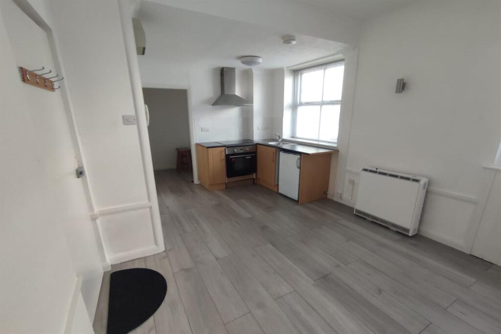 Open Plan Living/Bed