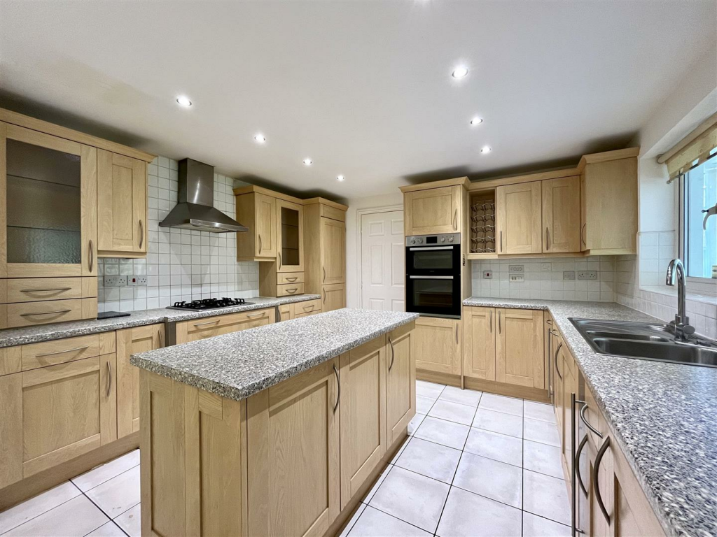 Kitchen Area Aspect 2